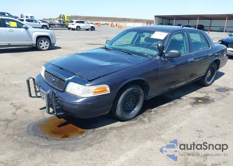 2000 Ford Crown Victoria Police Interceptor z USA, uszkodzony, nr VIN 2FAFP71W9YX202694